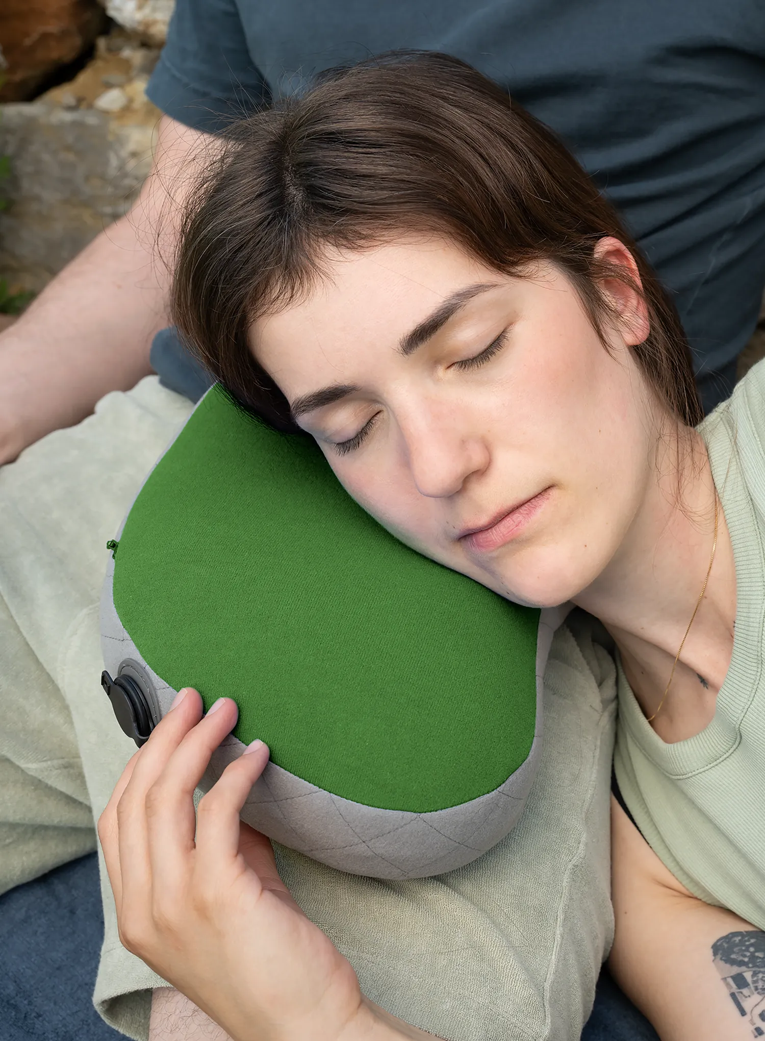 Надуваема възглавница Cocoon Air-Core Pack Pillow - fresh olive/grey