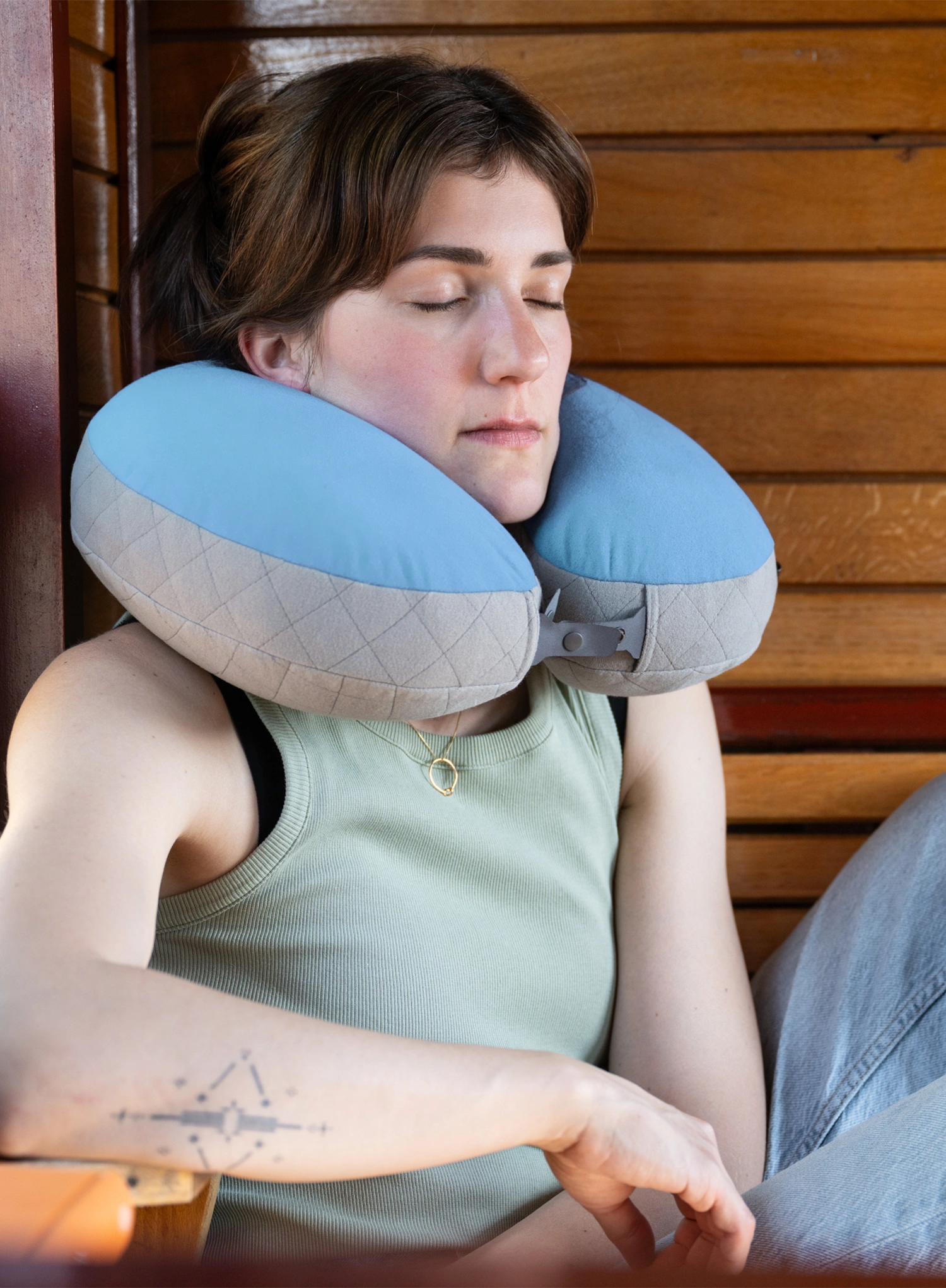 Туристическа възглавница Cocoon U-Shaped Neck Pillow - light blue/grey