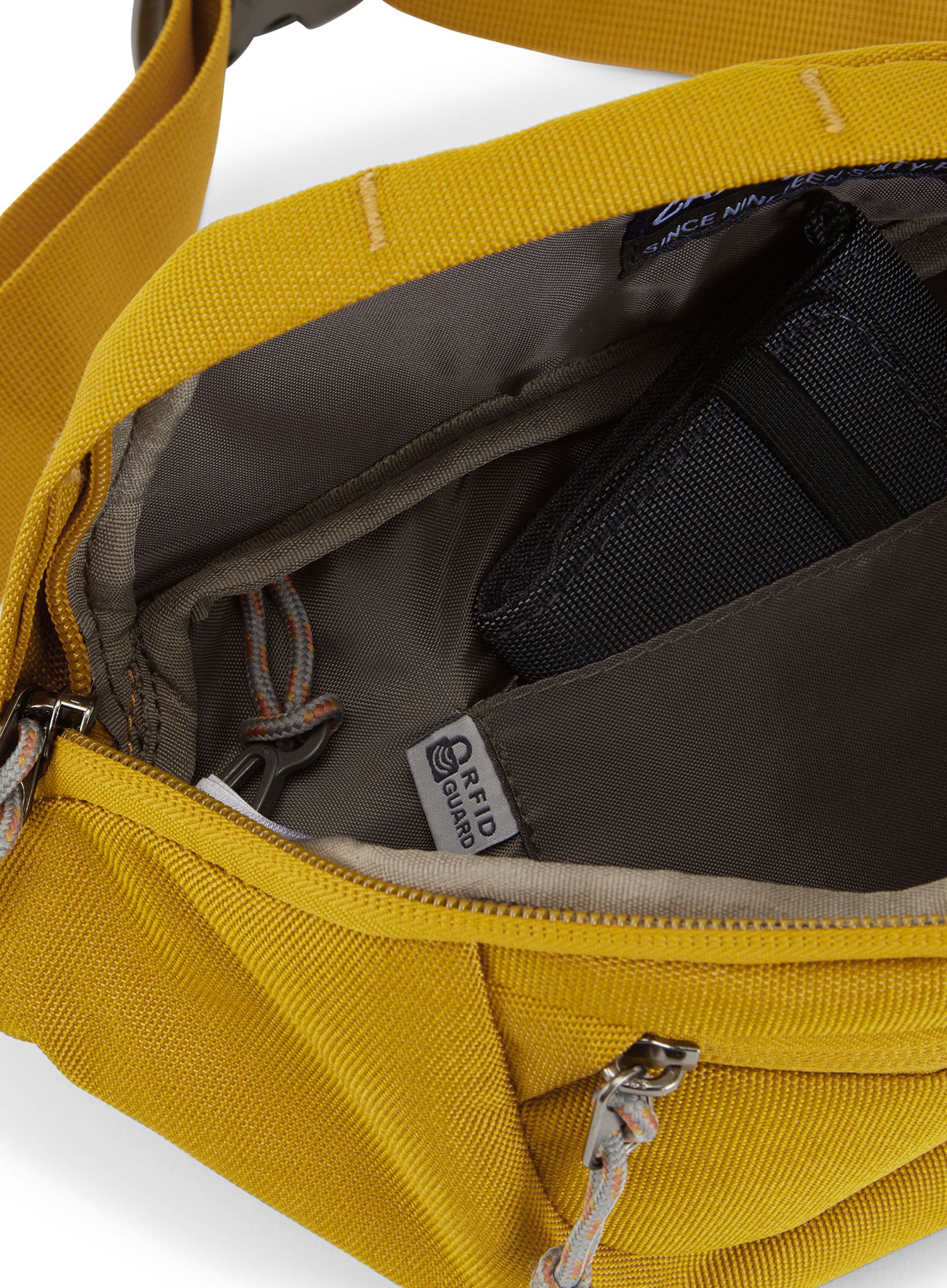 Чантичка за кръст Craghoppers 1.5L Kiwi Classic Bum Bag - dark butterscotch