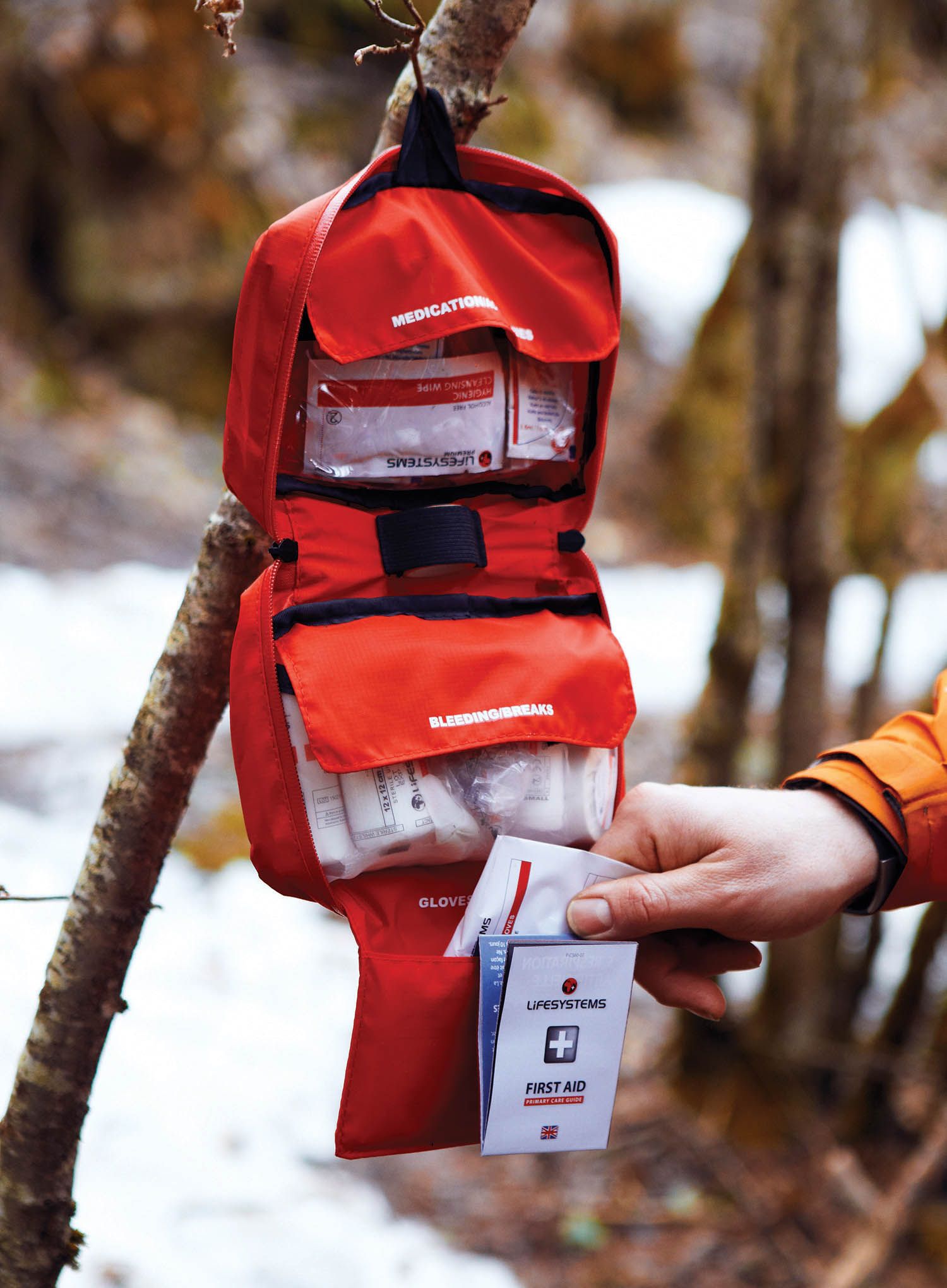 Аптечка Lifesystems Camping First Kit Aid