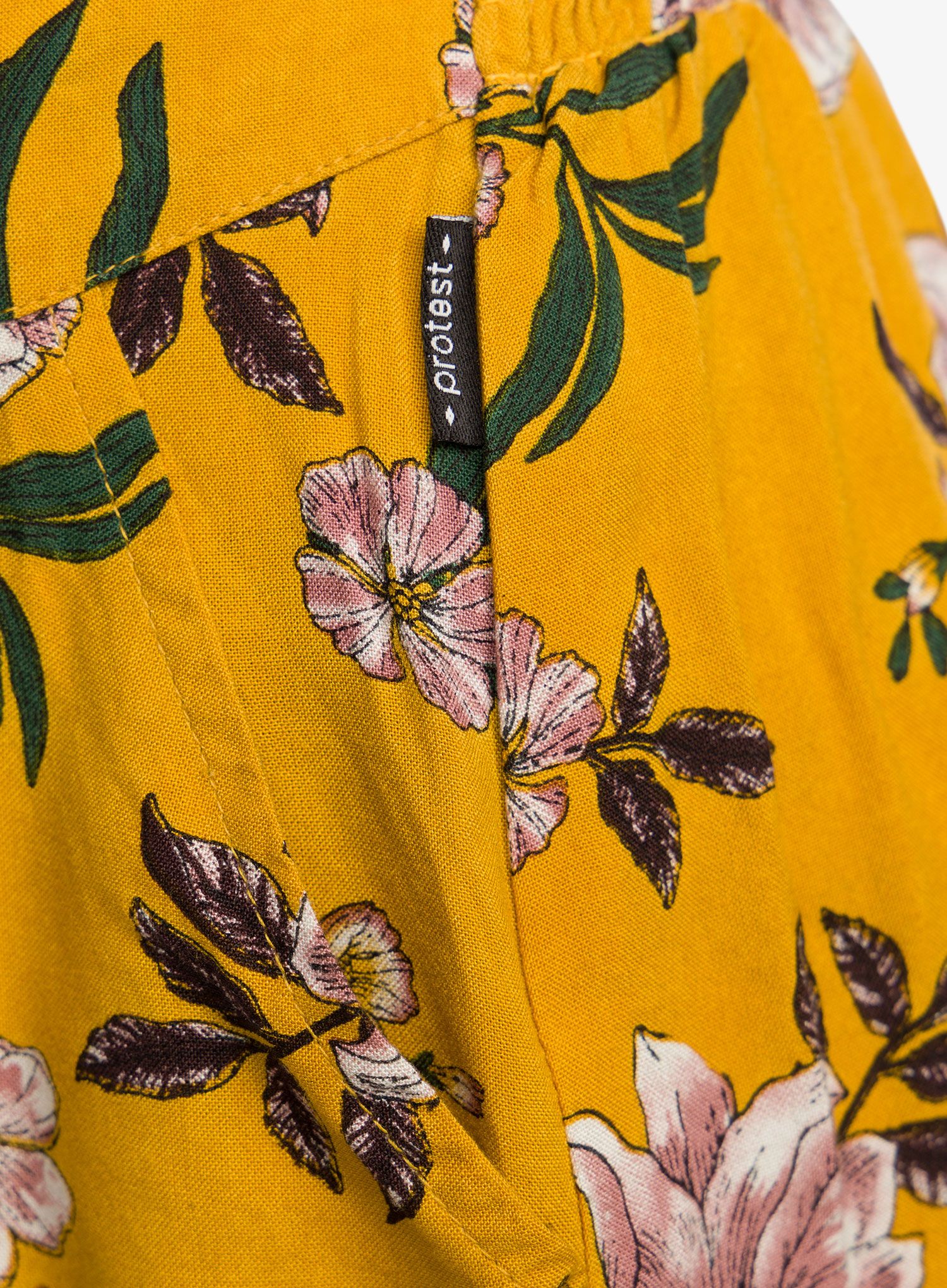 Дамски къси панталони Protest Prtmahi Shorts - tumeric yellow