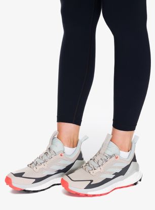 Дамски туристически обувки adidas TERREX Free Hiker 2 Low - wonder beige/blk/semi orange