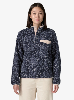 PatagoniaLightweightSynchSnap_TPullover_saxifragesunkenblue_fw26_199346066495_1_071.webp