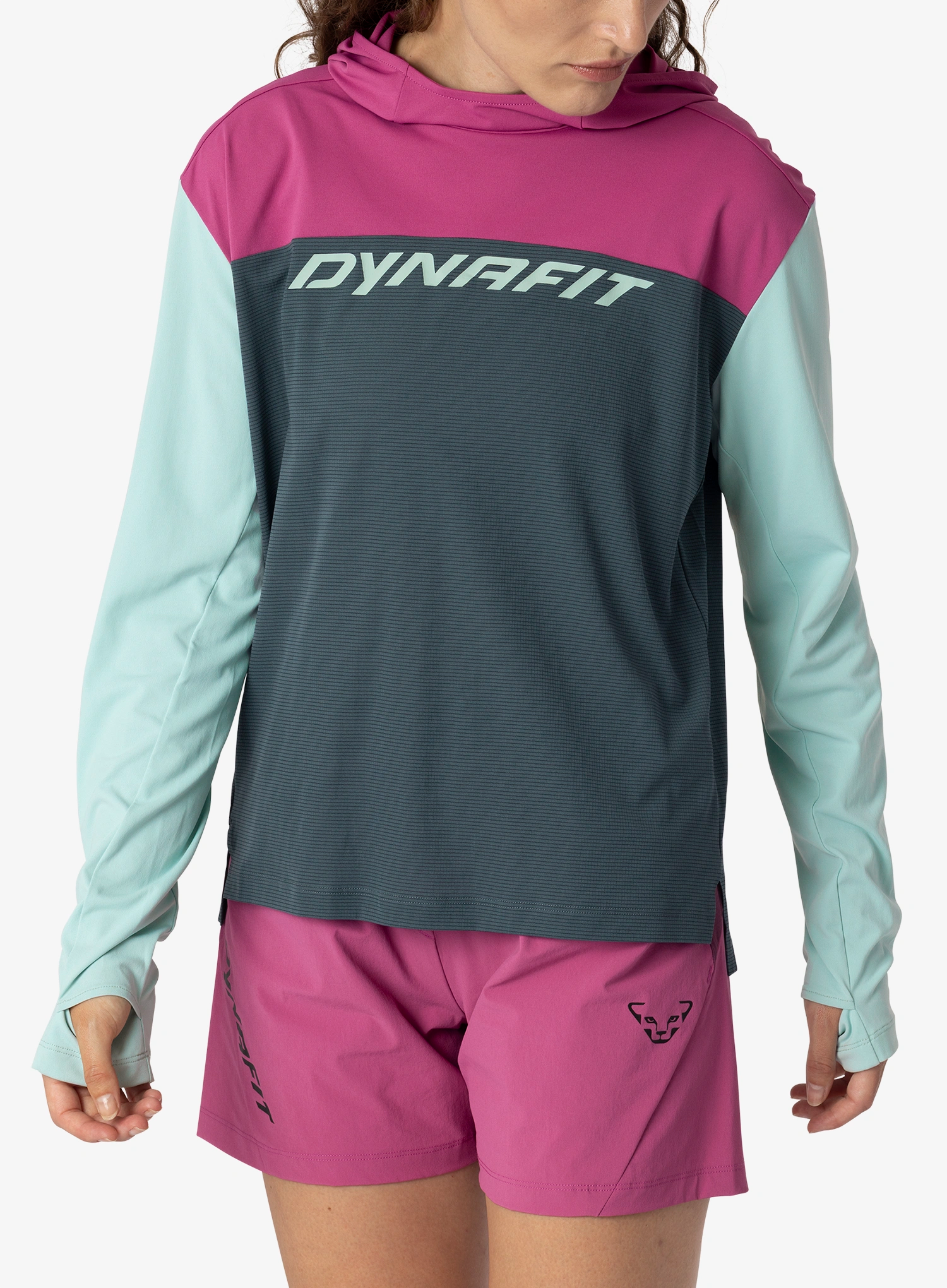 qweDynafitTraverseSunHoodycindermagenta4053866860000a.webp