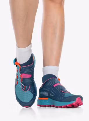 Дамски обувки за планинско бягане La Sportiva Cyclon - storm blue/cherry tomato