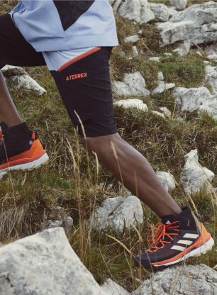 Трекинг обувки adidas TERREX Skychaser Tech Mid GTX - black/sand/orange