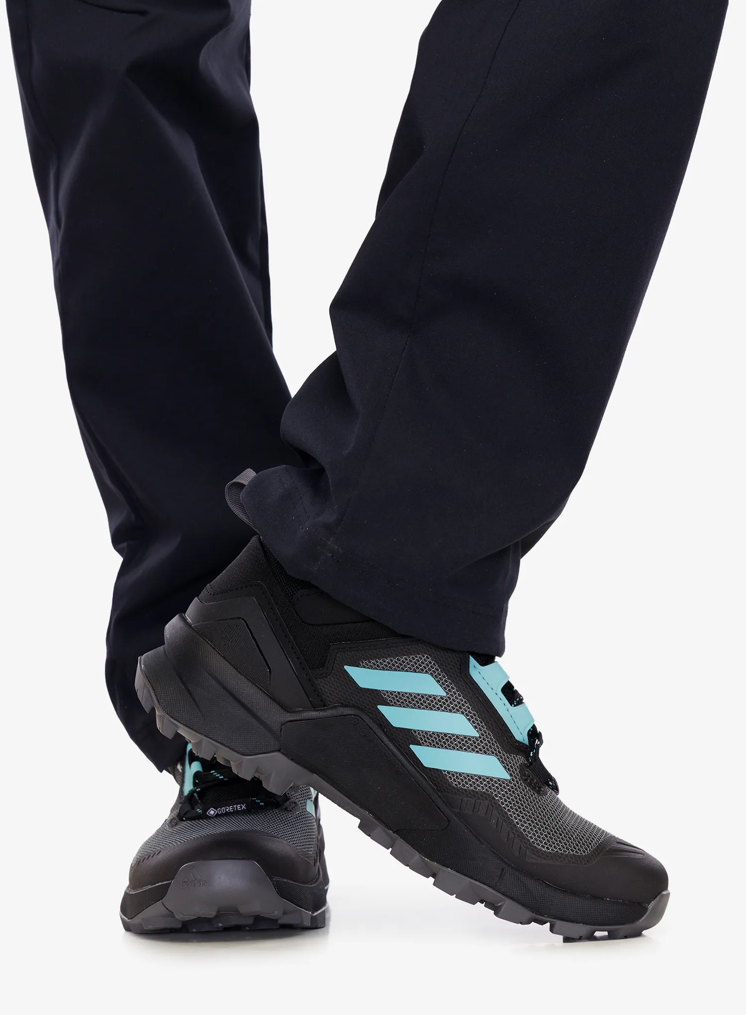 Дамски трекинг обувки adidas TERREX Swift R3 Mid GTX - cblack/minton/grefiv