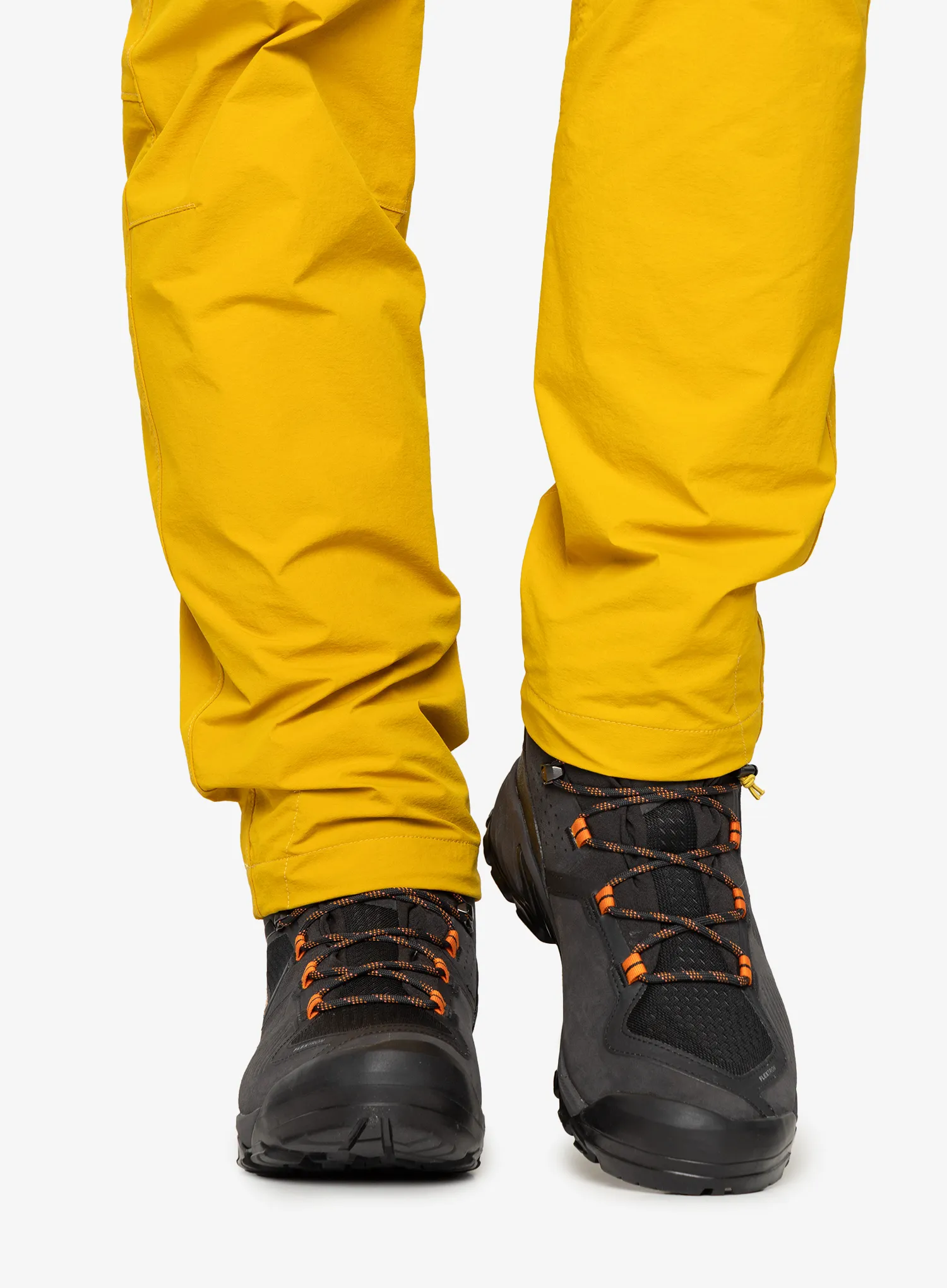 Трекинг обувки Mammut Sapuen High GTX - black/dark radiant
