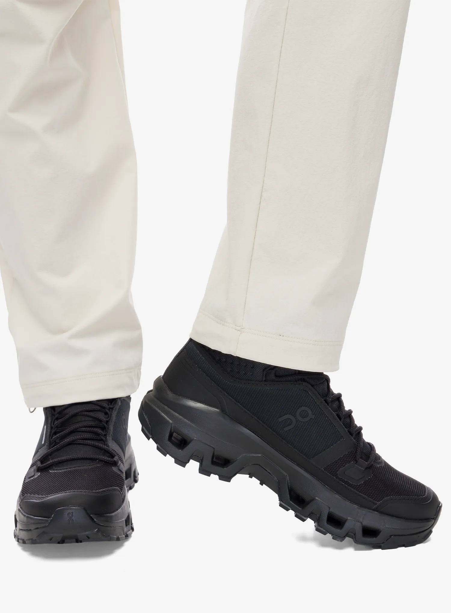 Дамски туристически обувки On Cloudrock Mid WP - black/black