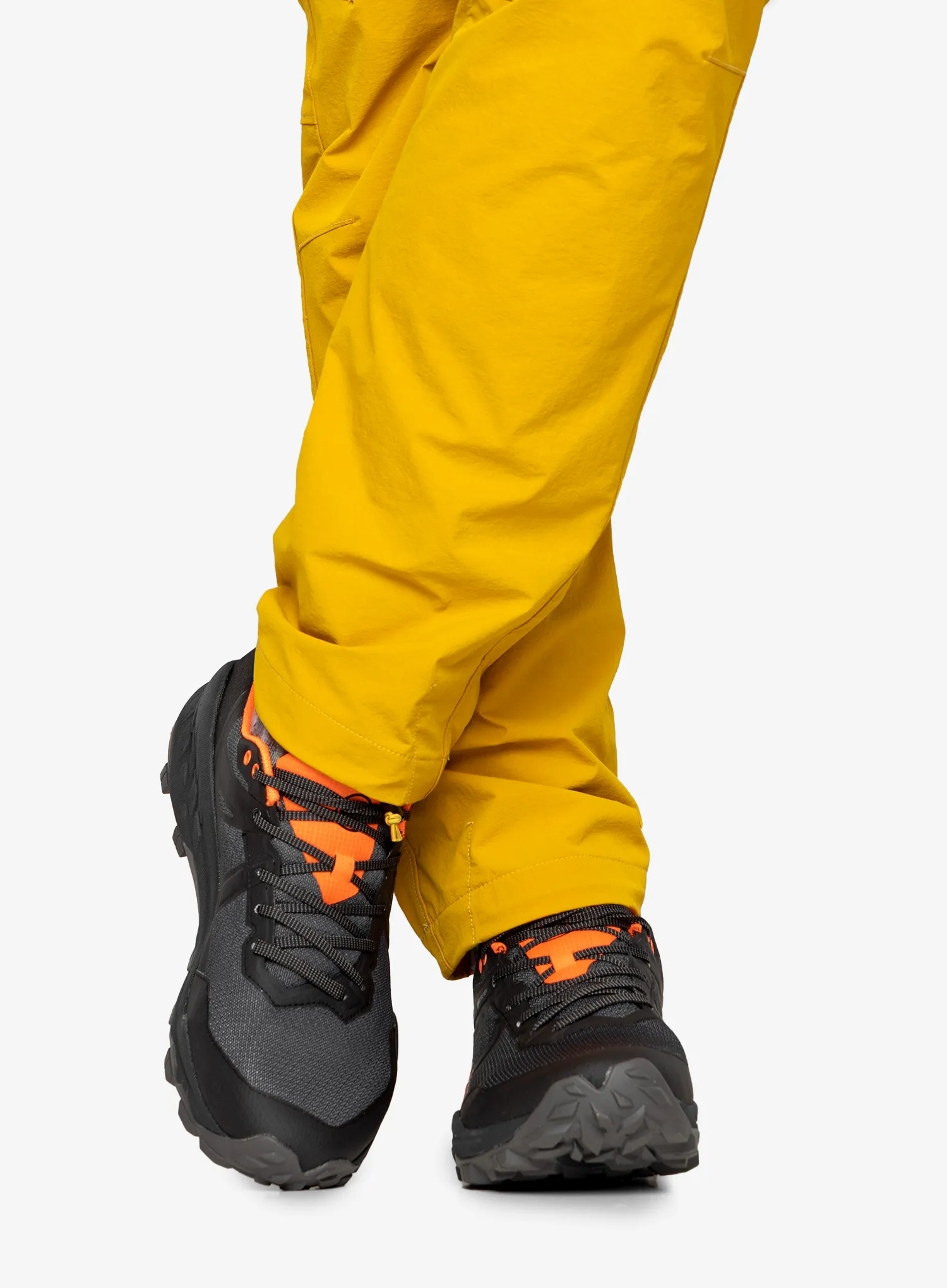 Туристически обувки Mammut Sertig II Low GTX - black/vibrant orange