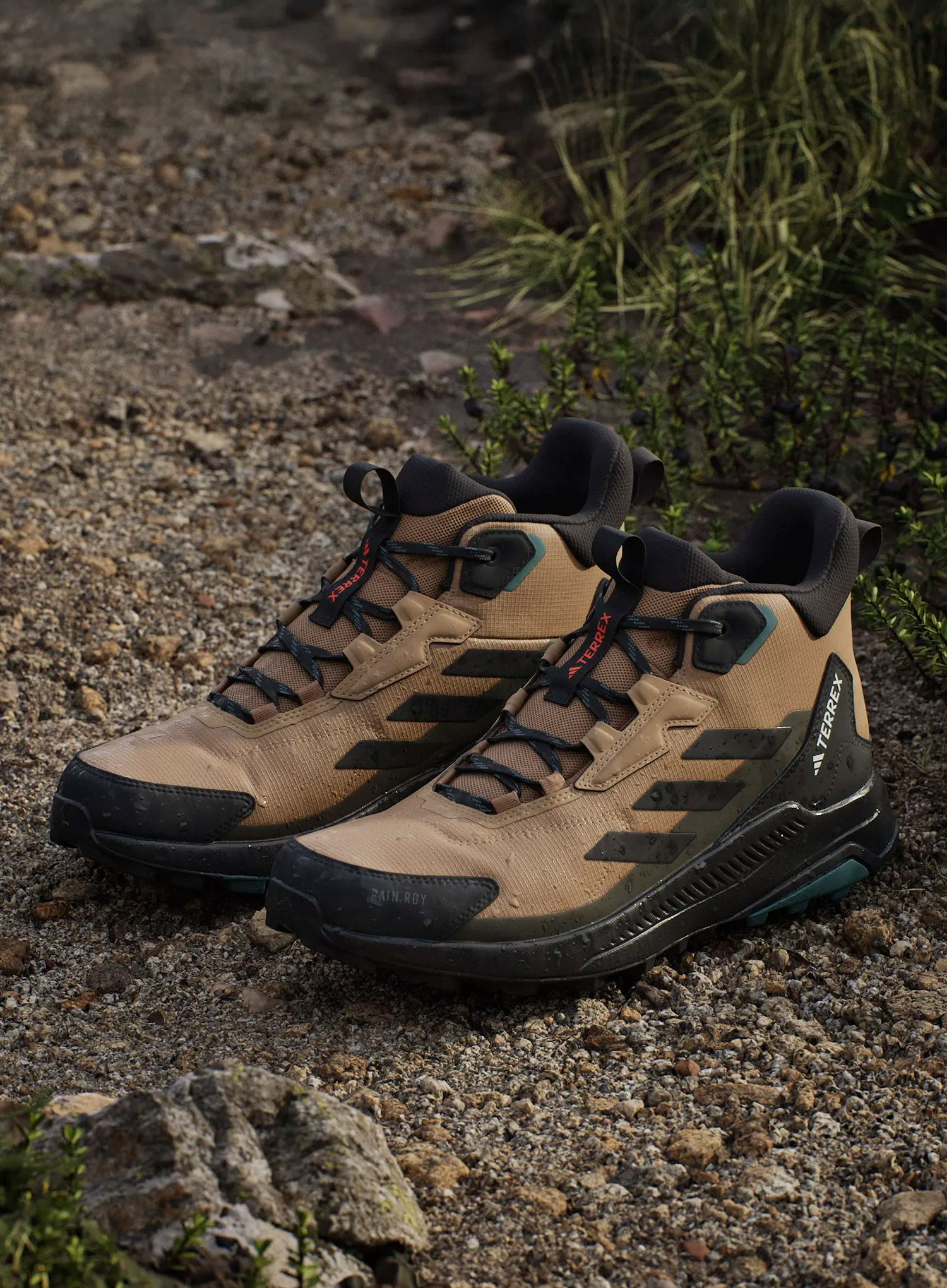 Високи туристически обувки adidas TERREX Anylander Mid RAIN.RDY - cardboard/core blk/shad olive