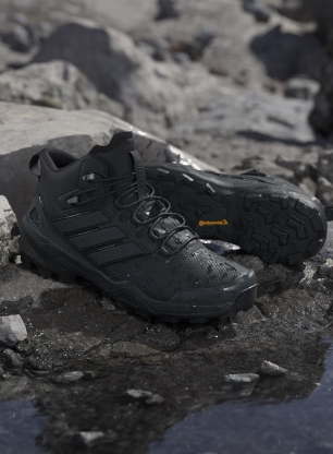 Високи туристически обувки adidas TERREX Skychaser Mid GTX - core black/core black/carbon