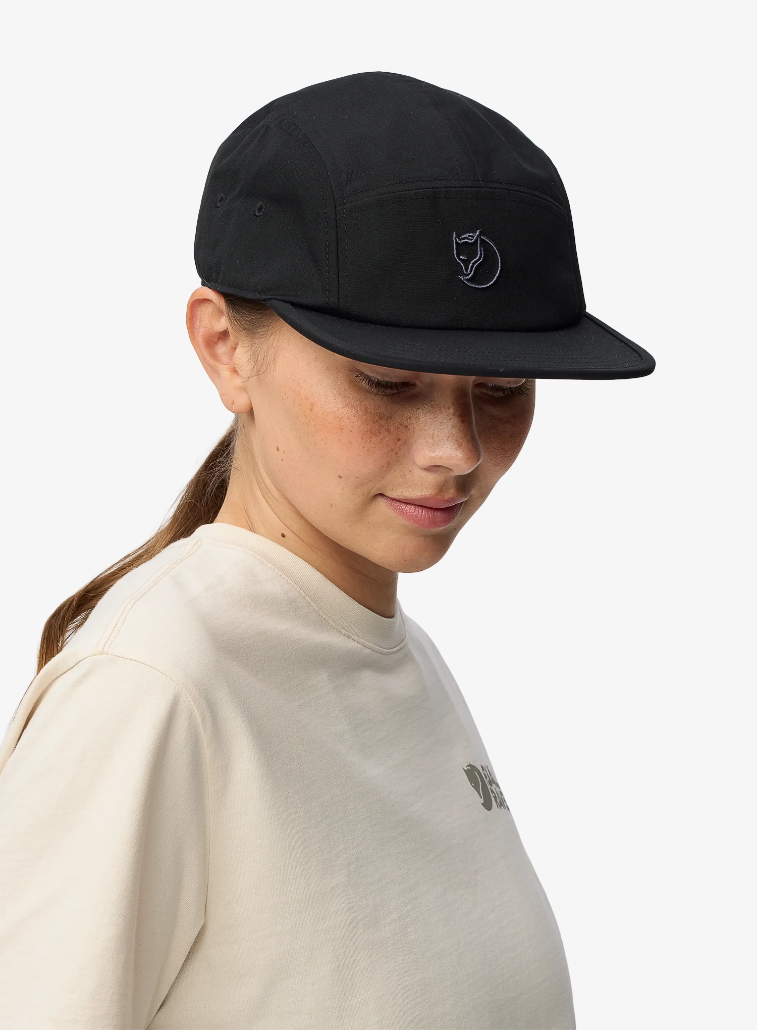 Шапка с козирка Fjallraven Fjallraven Flat Brim Cap - black