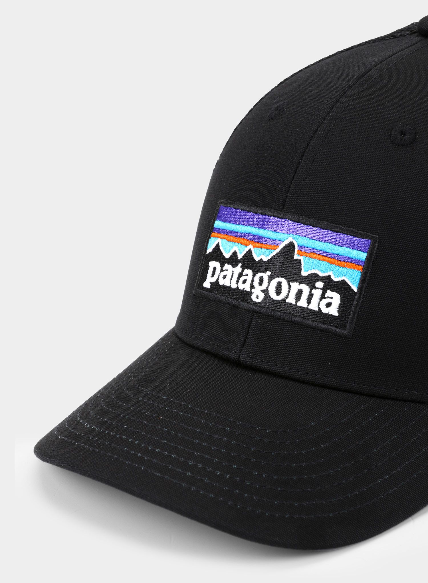 Шапка Patagonia P-6 Logo LoPro Trucker Hat - black