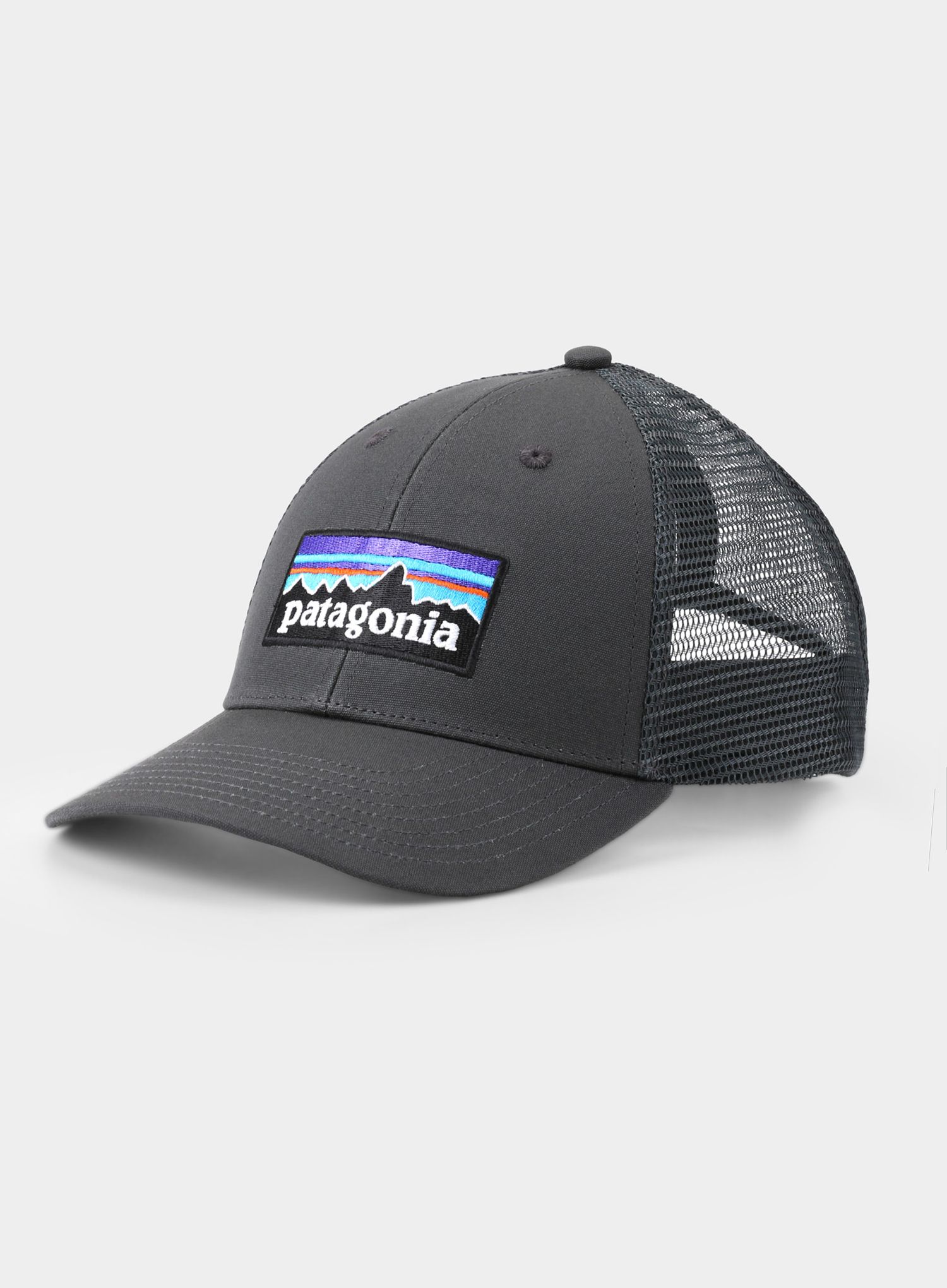 Шапка Patagonia P-6 Logo LoPro Trucker Hat - forge grey