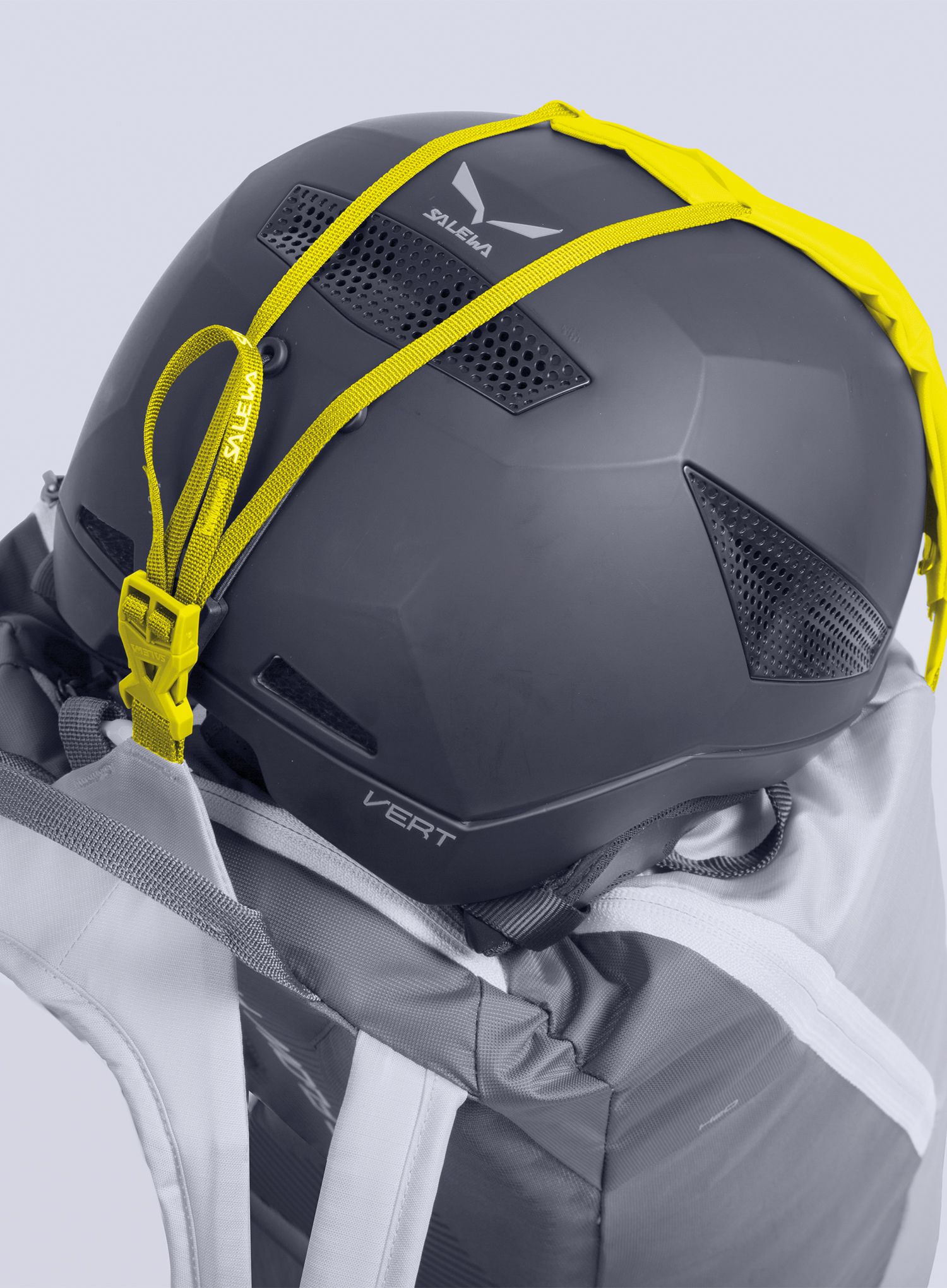 Дамска раница за планина Salewa Winter Train 22 BP WS - black