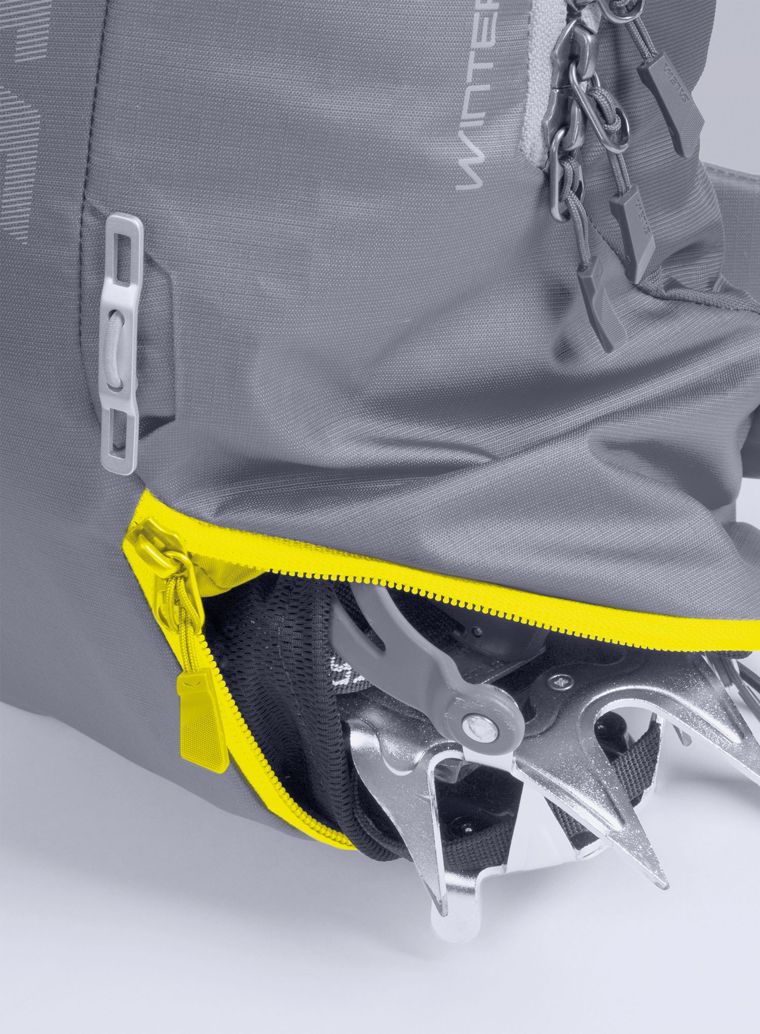 Дамска раница за планина Salewa Winter Train 22 BP WS - black