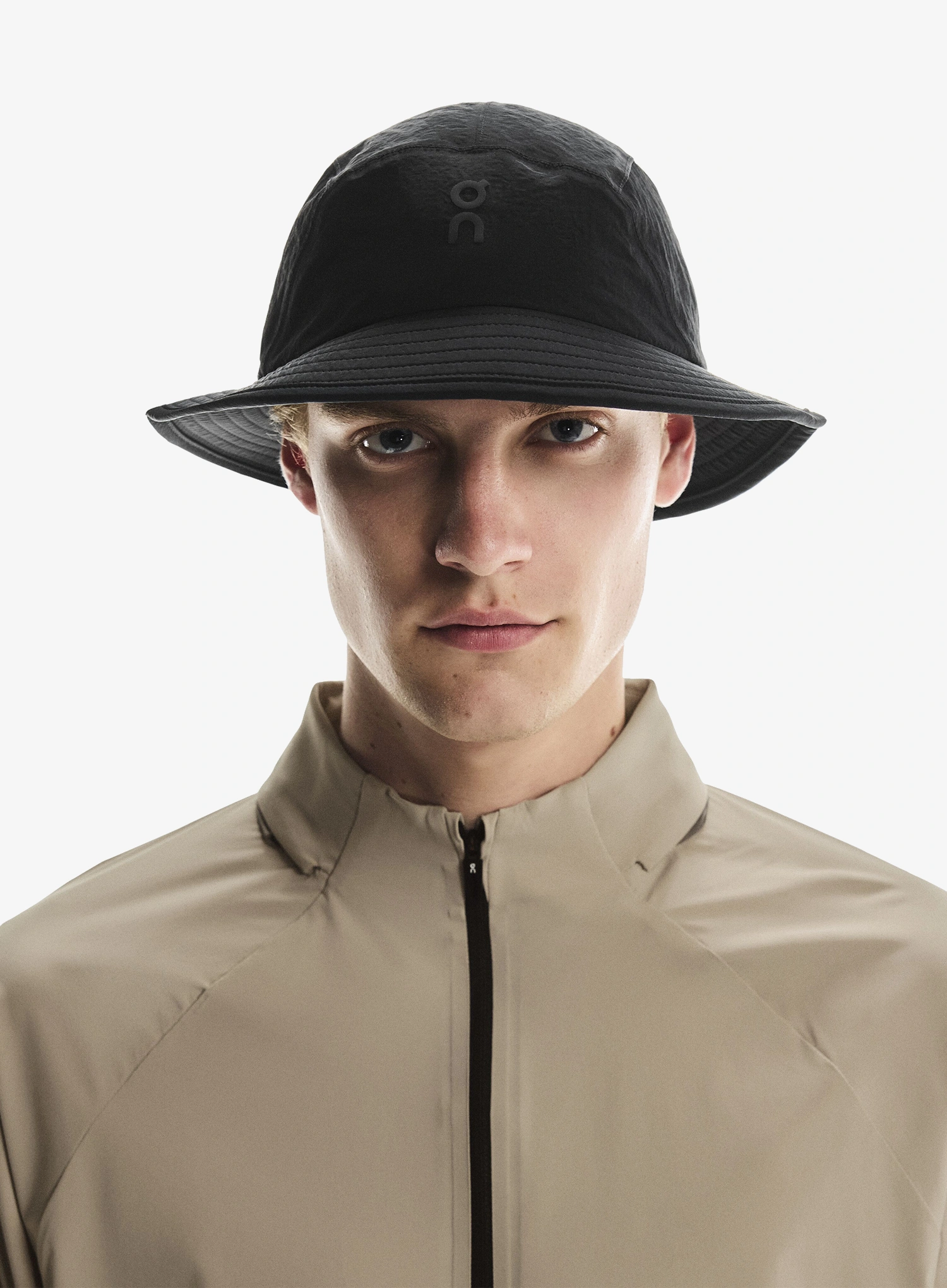 Шапка с периферия On Trail Hat - black