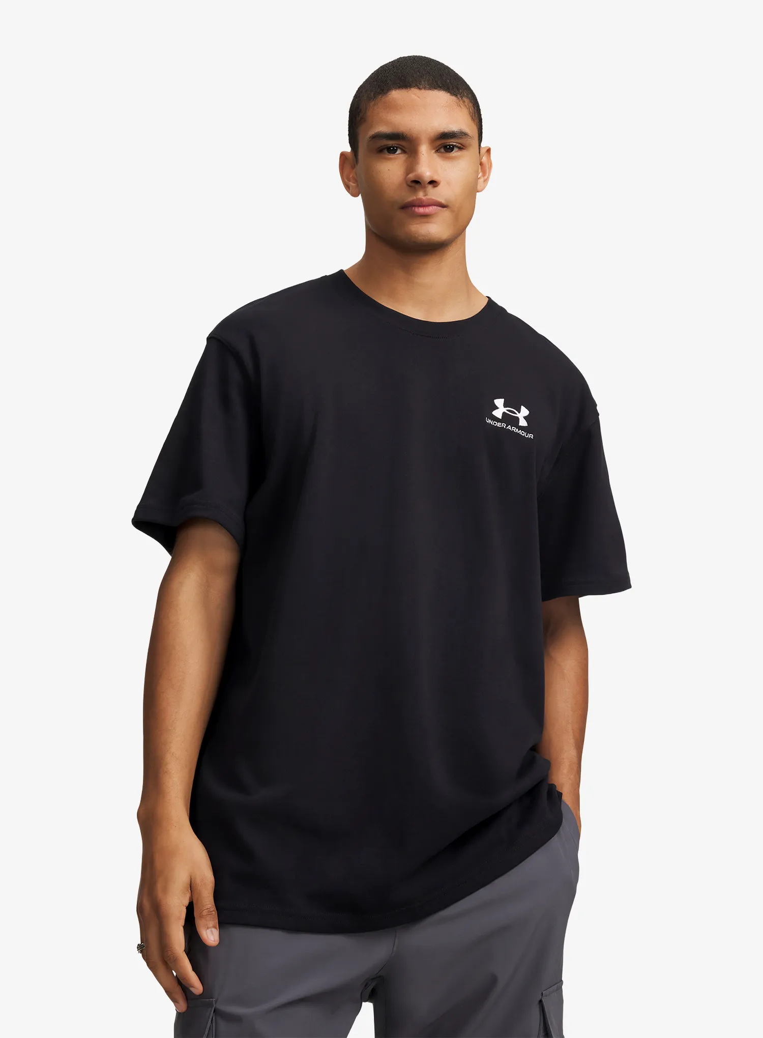 UnderArmourLogoEmbroideredHeavyweightSS_blackwhite_fw26_195253791611_1_256.webp