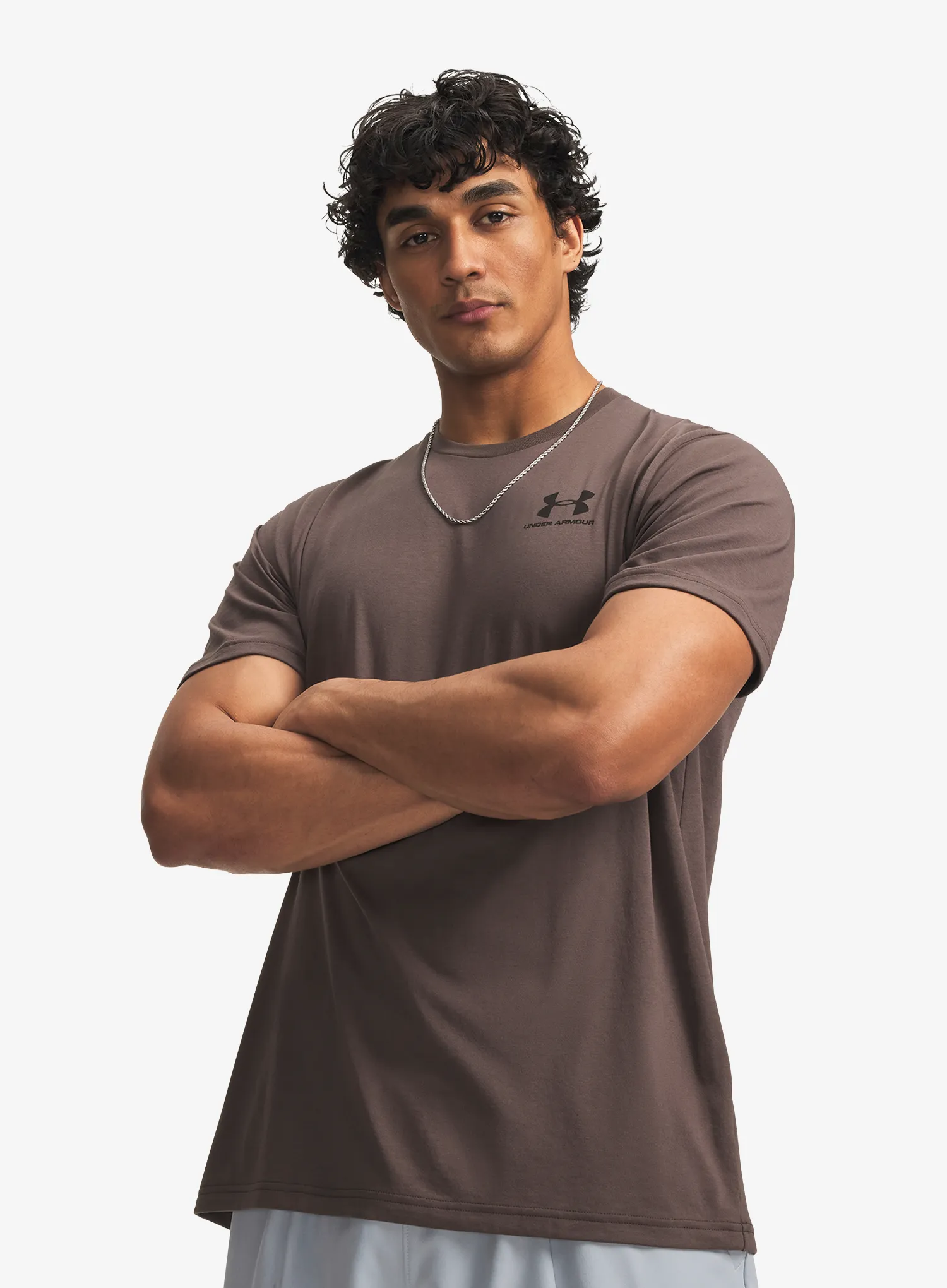UnderArmourSportstyleLeftChestLogoSS_peppercornblack_fw26_198635869281_1_177.webp