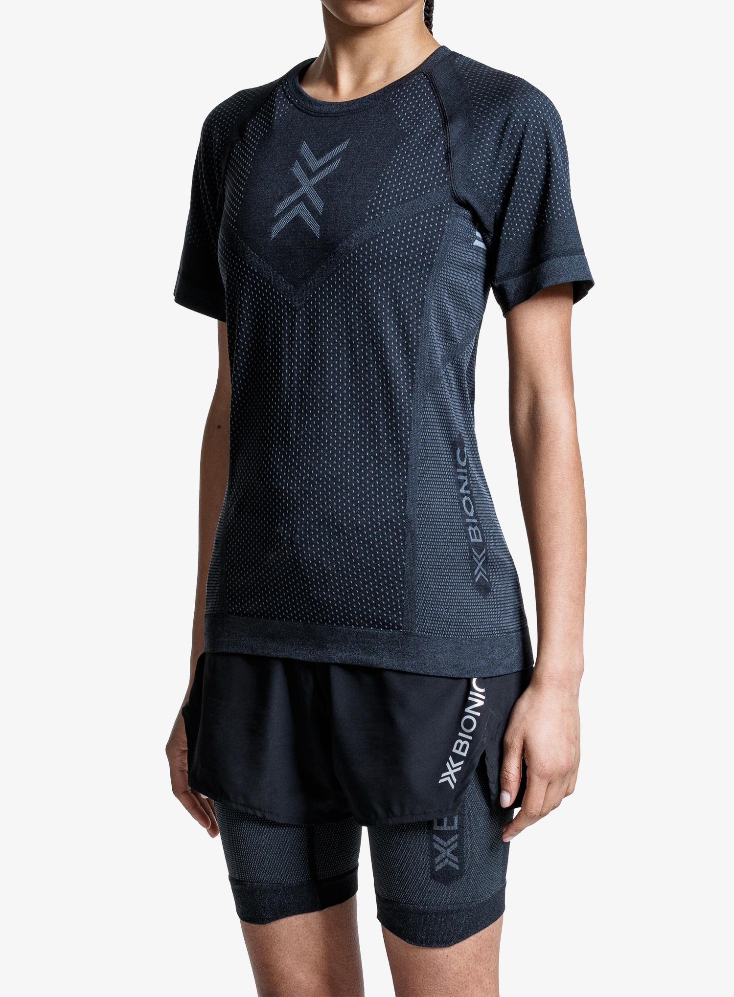 qweX_BionicXceedRunShirtSSxblackgrey7613418351102a.webp