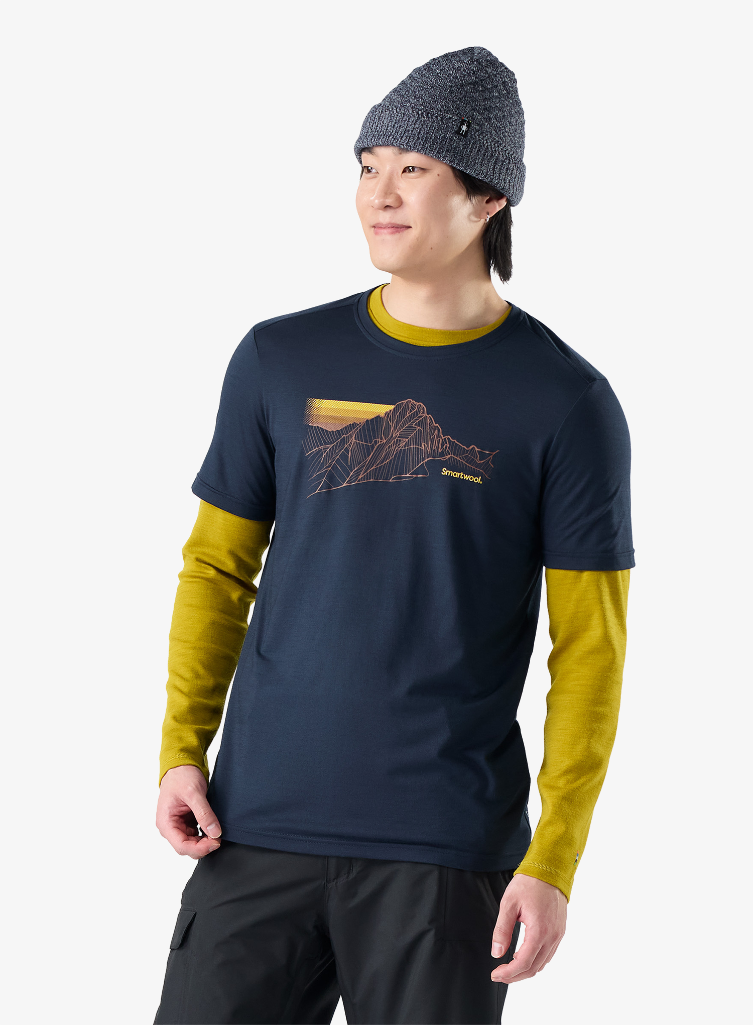 SmartwoolAlpineTraceActiveShortSleeveGraphic_deepnavy_fw26_198268450696_1_110.webp