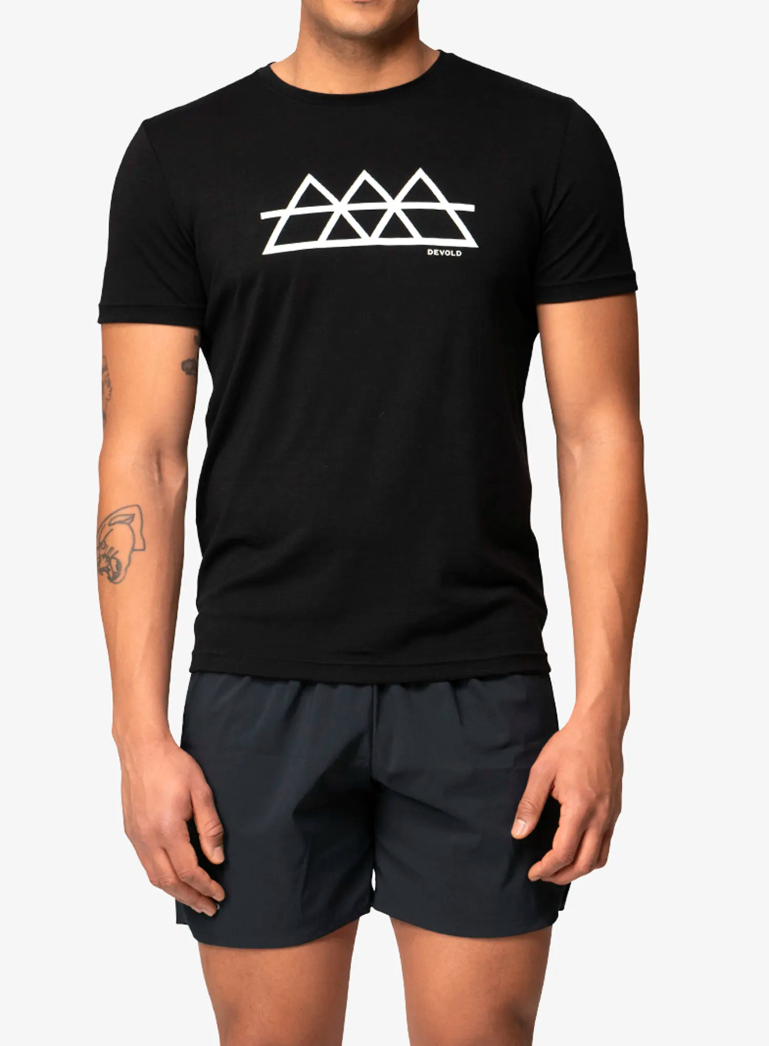 qwe_DevoldClassicTripleTee_black7028567679883a.webp