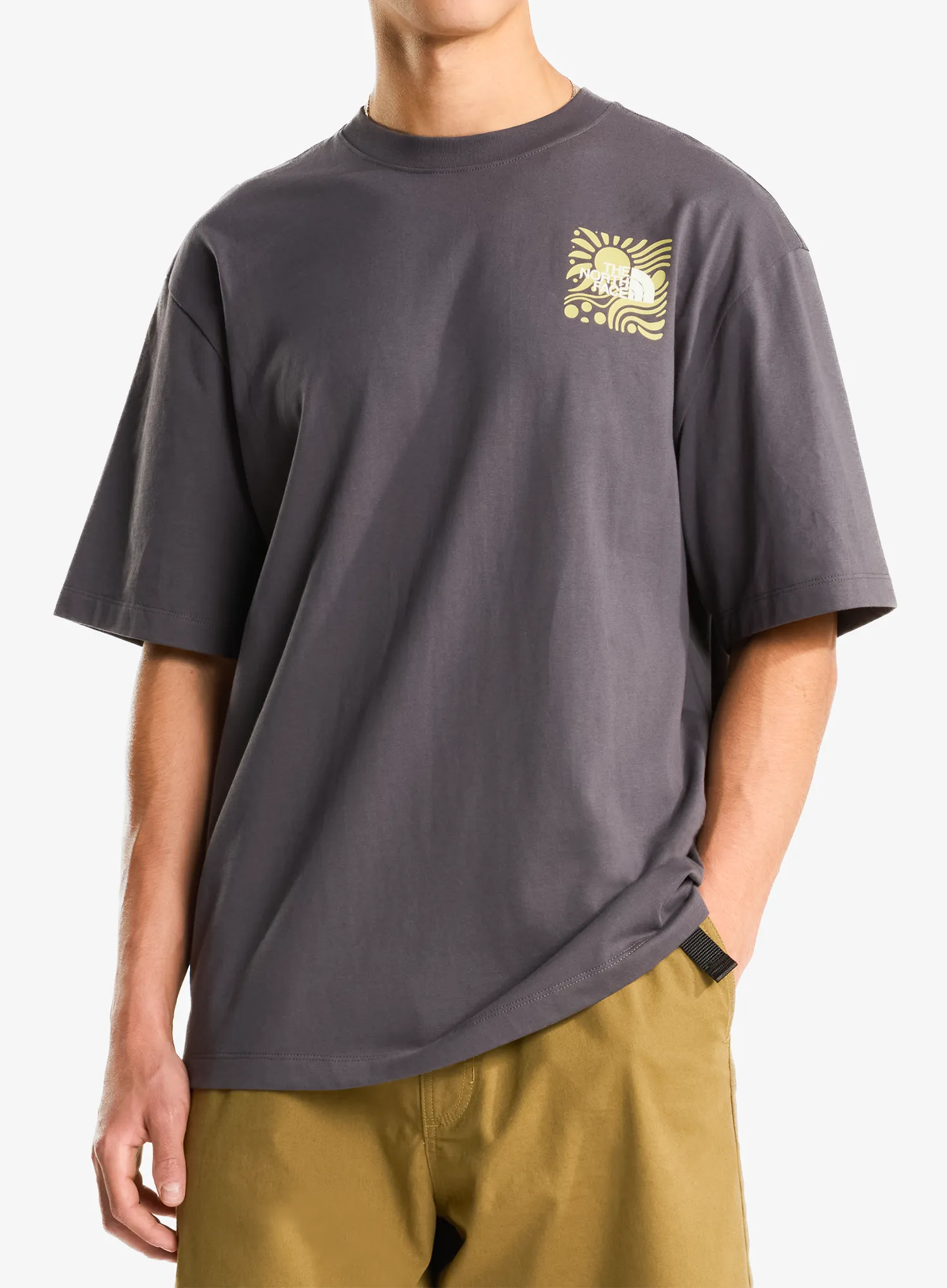 qweTheNorthFaceSunOversizeShortSleeveTeeanthracitegrey198266103693a.webp