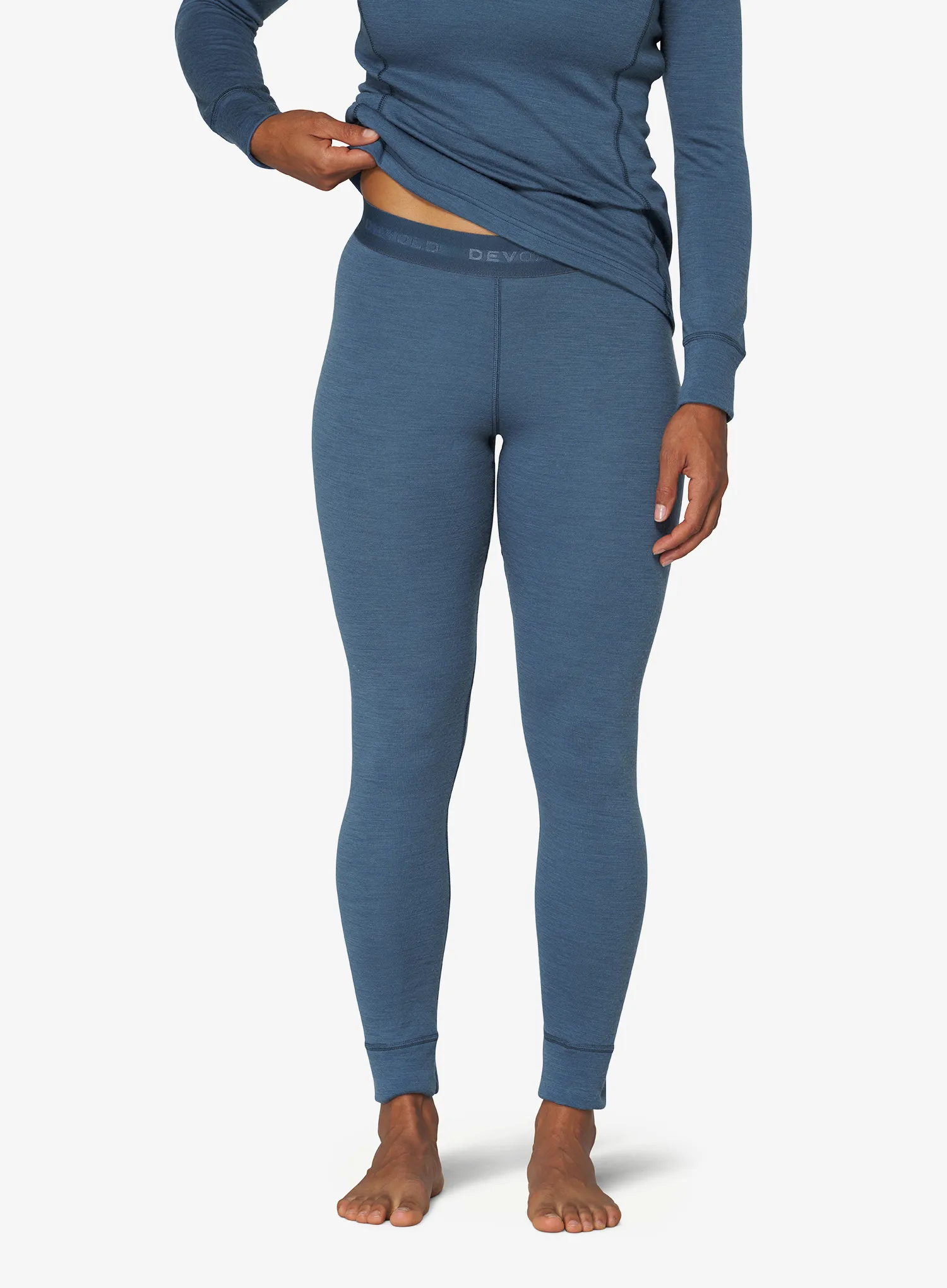 DevoldDuoActiveMerino205Longs_berry_fw26_7028567764282_1_295.webp