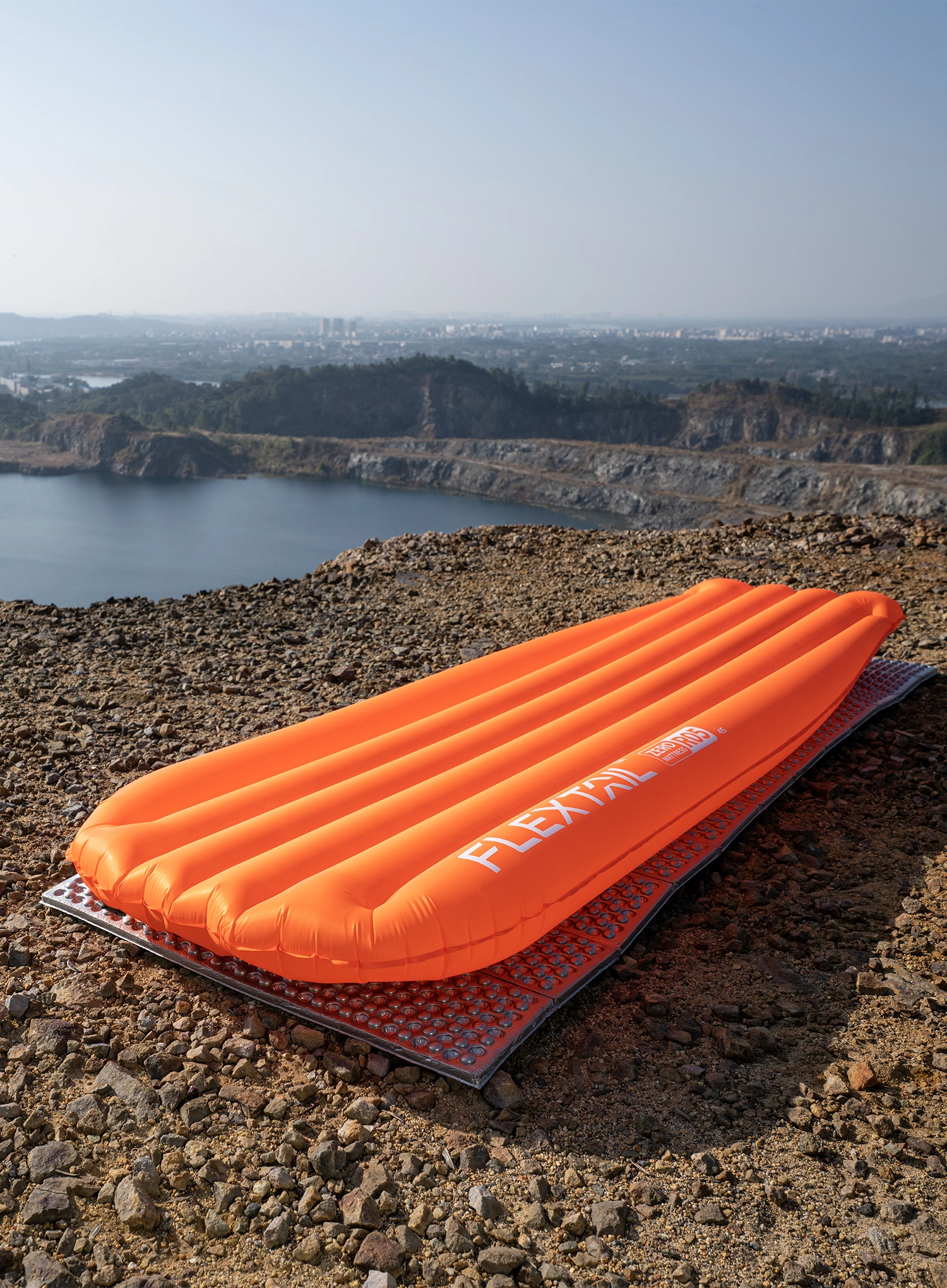 Надуваем матрак Flextail Zero Mattress R05 Regular - orange/orange