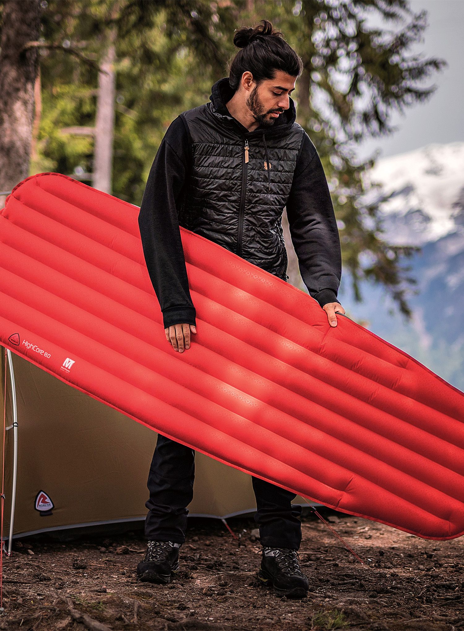 Надуваем матрак Robens HighCore 80 - red