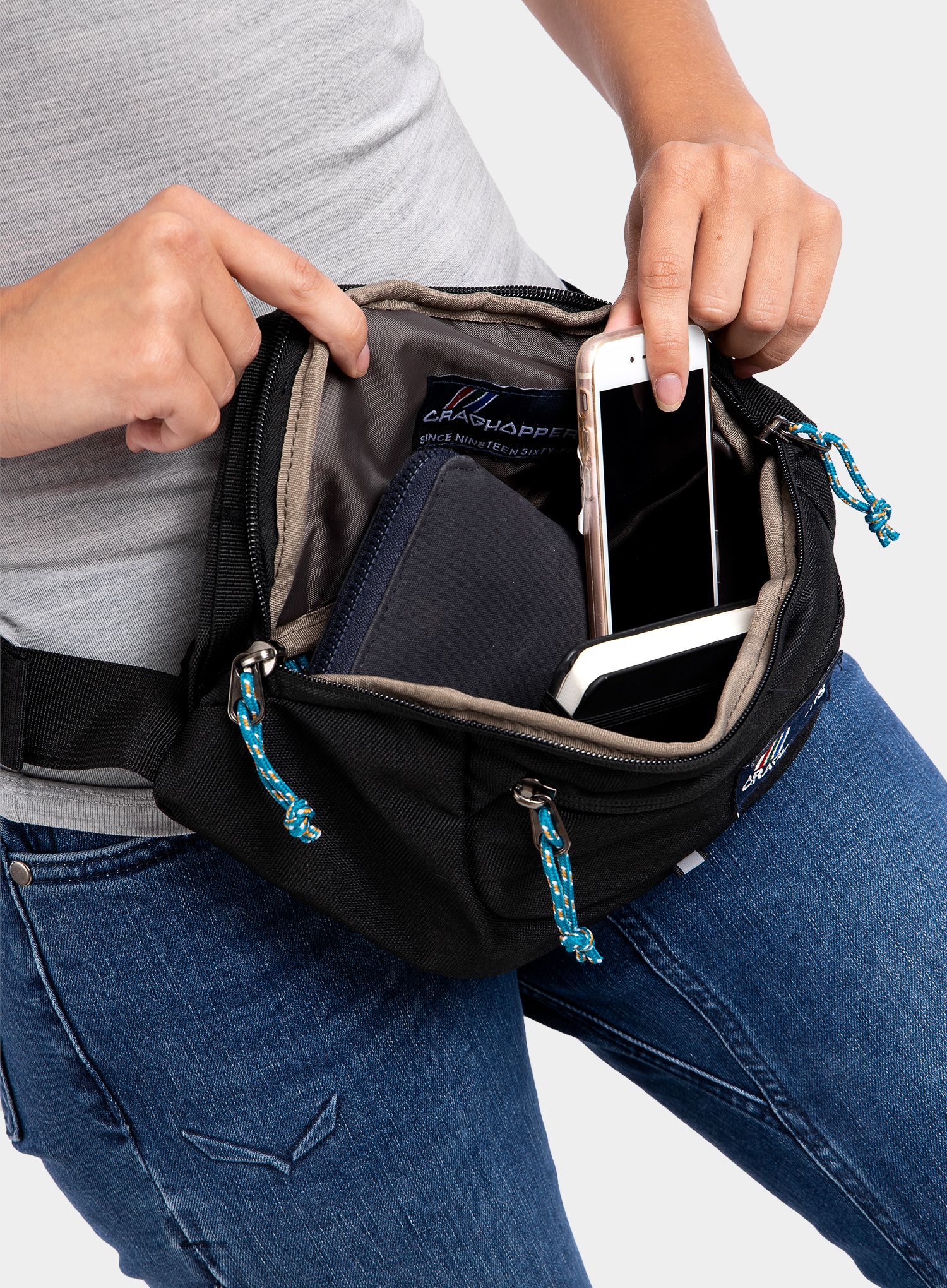 Чантичка за кръст Craghoppers 1.5L Kiwi Classic Bum Bag - black