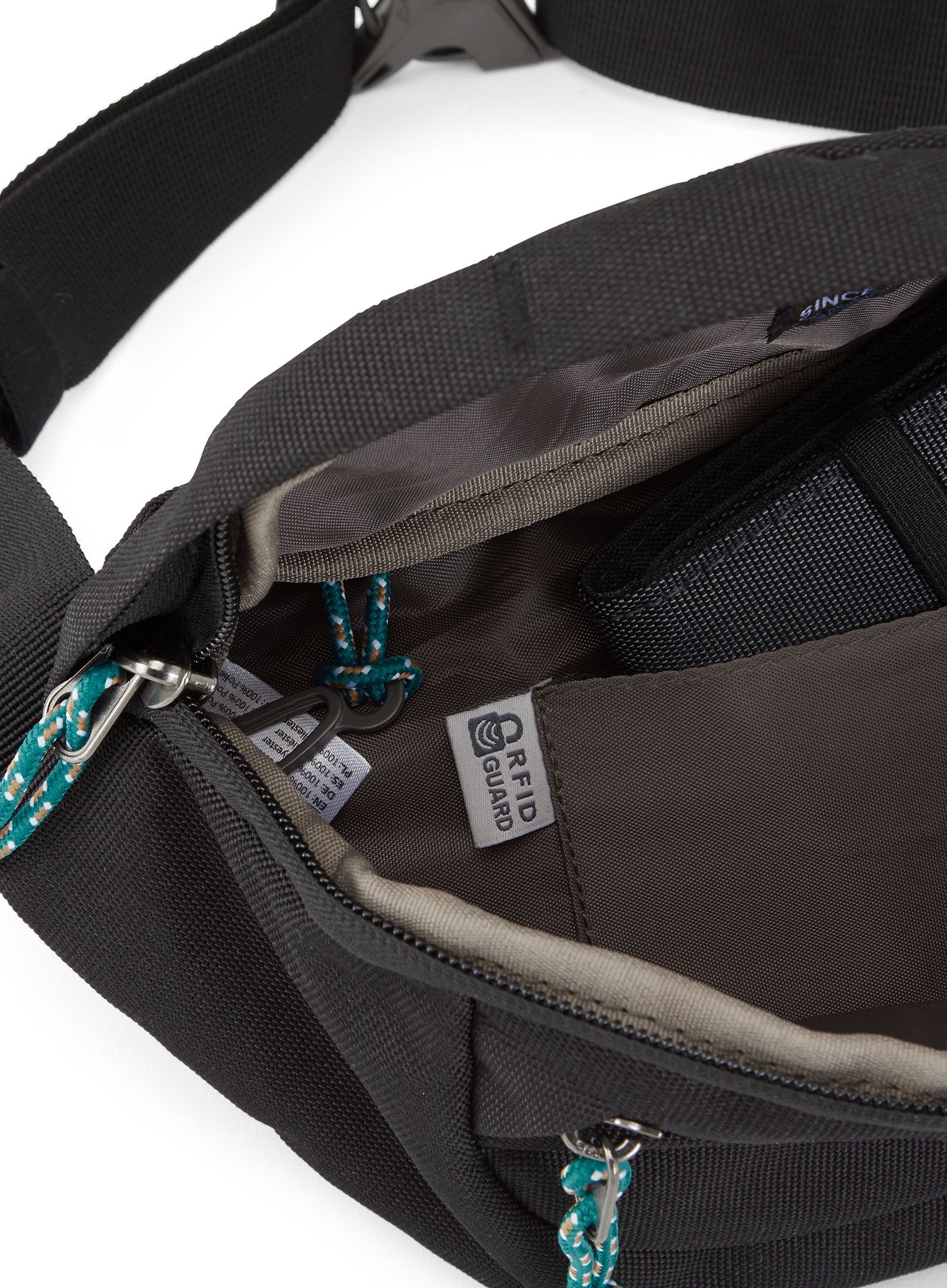 Чантичка за кръст Craghoppers 1.5L Kiwi Classic Bum Bag - black