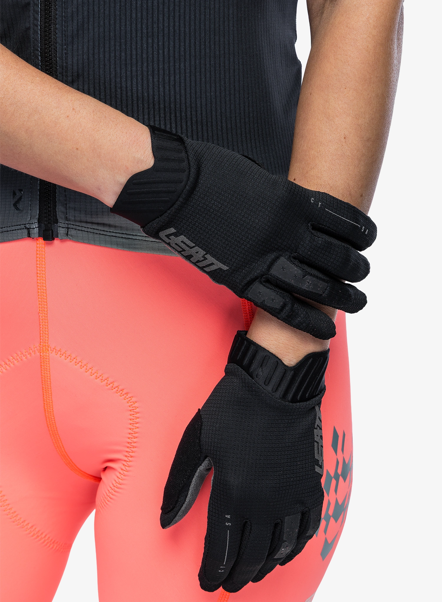 LeattGloveMTB10GripR_stealth6009556567795a.webp