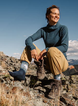 Дамски чорапи за преходи Darn Tough Vanna Grizzle Boot Midweight with Cushion - goat blue