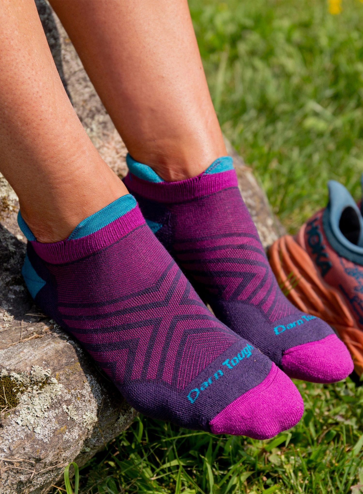 Дамски чорапи за бягане Darn Tough Run No Show Tab Ultra-Lightweight with Cushion - blackberry