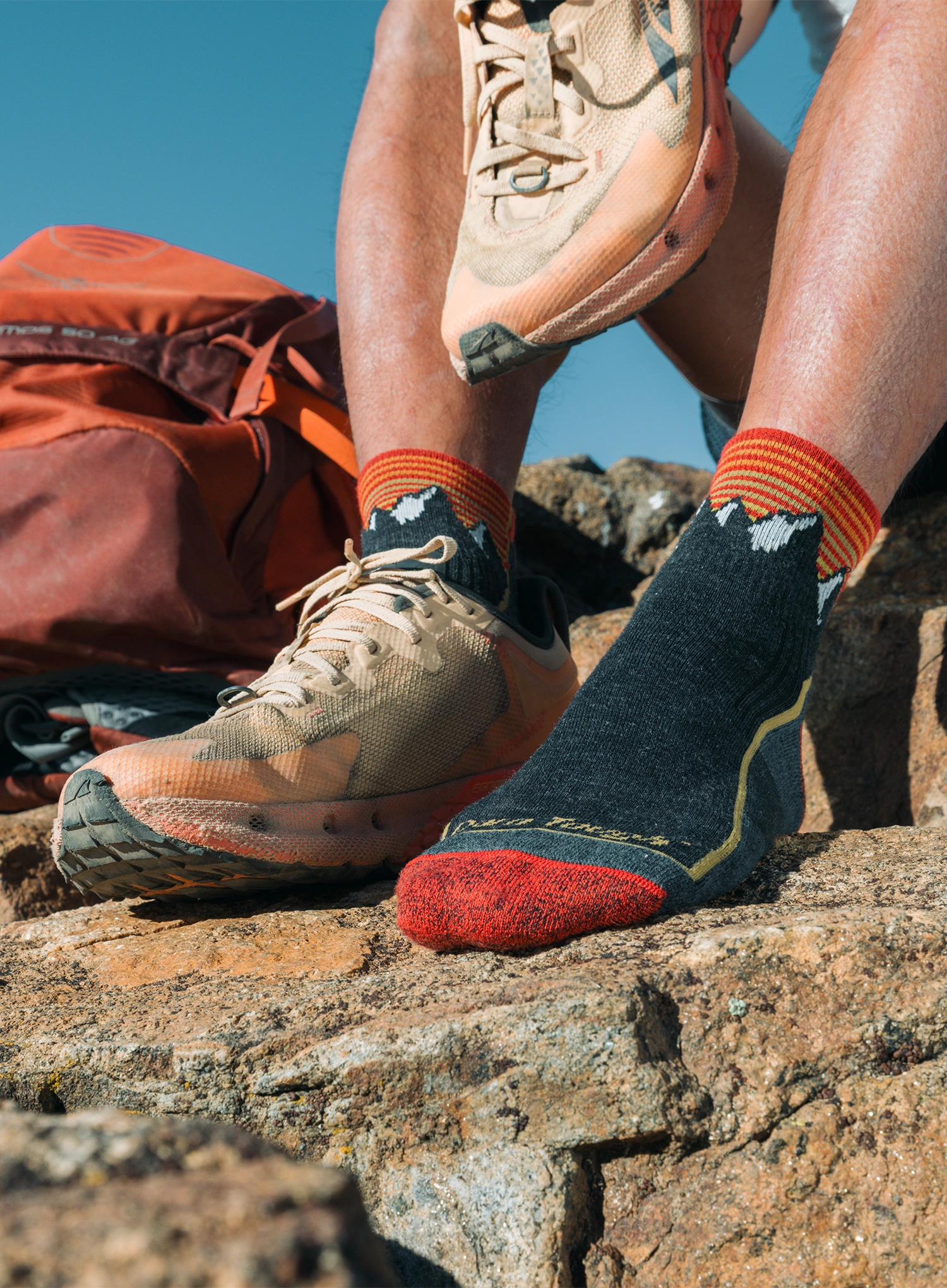 Чорапи мерино Darn Tough Hiker 1/4 Midweight with Cushion - mountain gray
