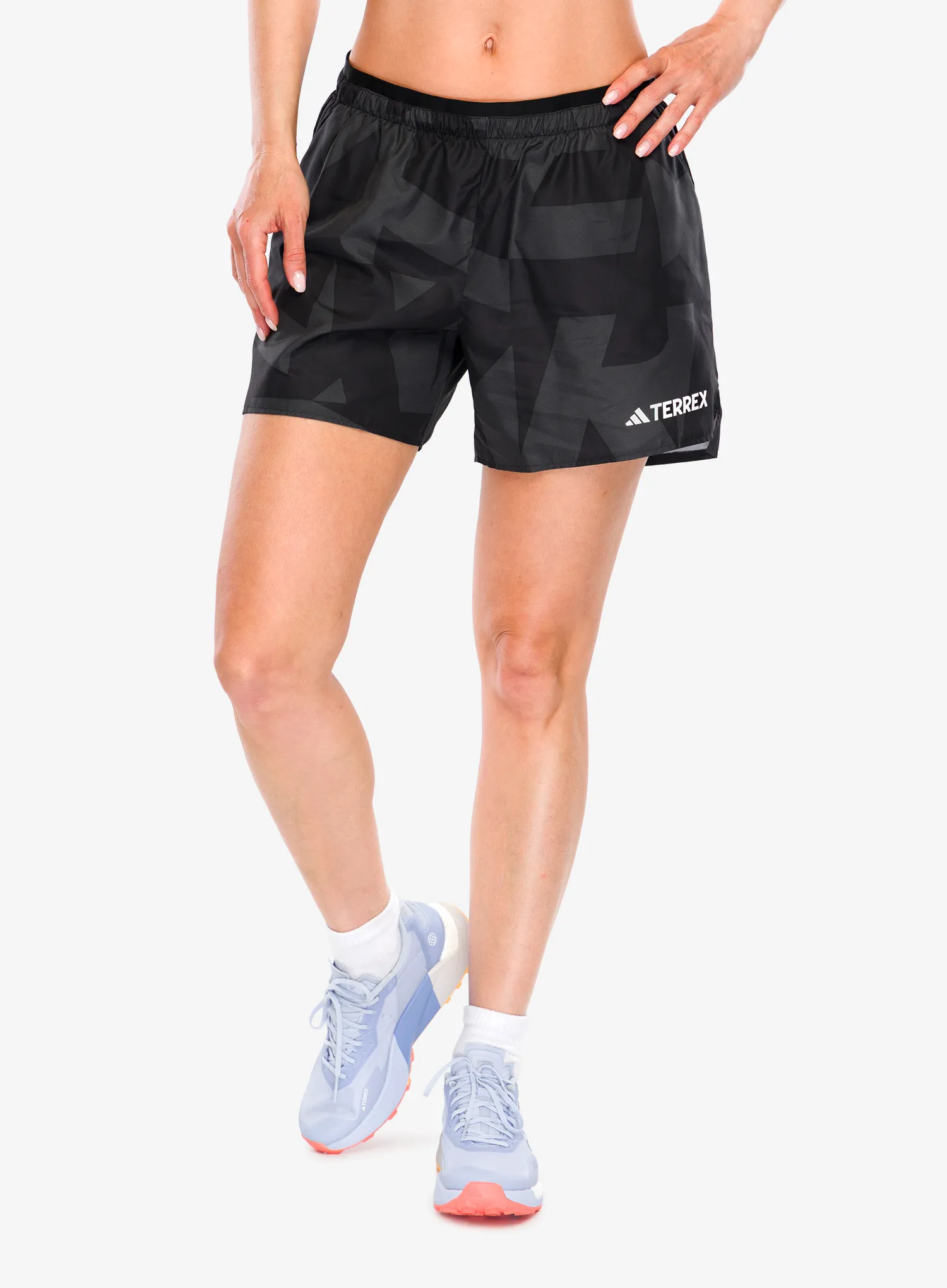 adidasTERREXMultiLightShortsPrinted_blackcarbonblackb4067901861679a.webp