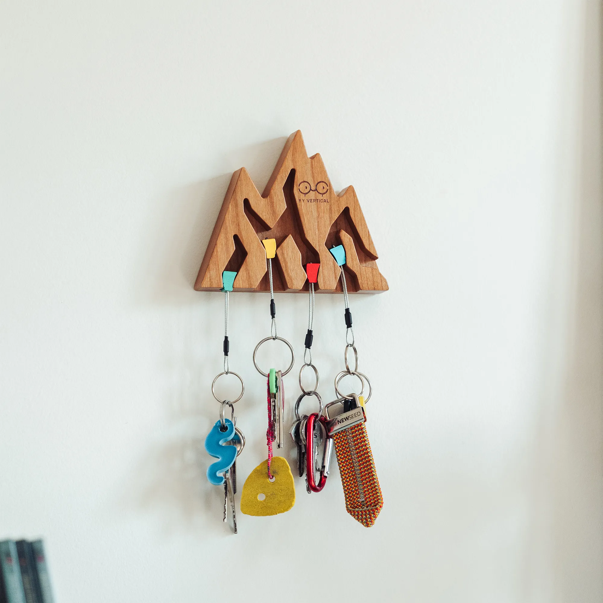Закачалка за ключове Y&Y Vertical Key Holder Mountain - cherry